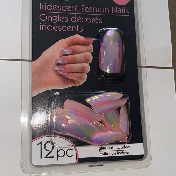 Press on Fashion Nails - Picture 2 of 2